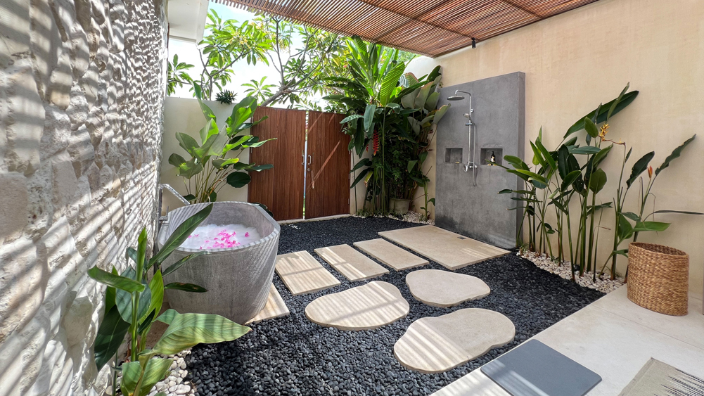 Elite Havens - Leq Bale Bali - Outdoor bath